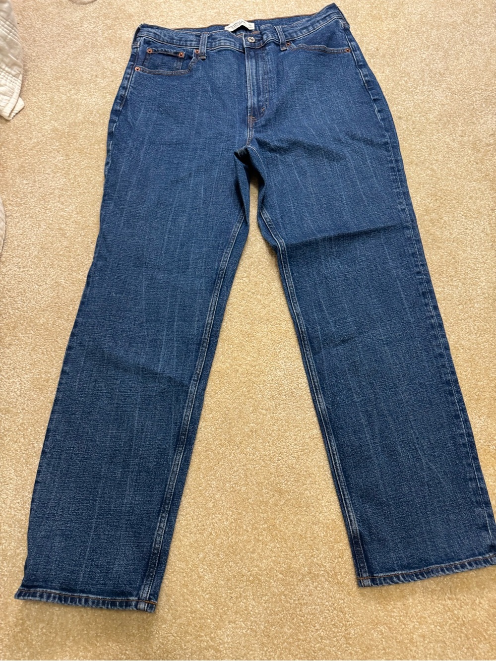 Abercrombie & Fitch woman’s Dark Blue Straight Jeans 32 long